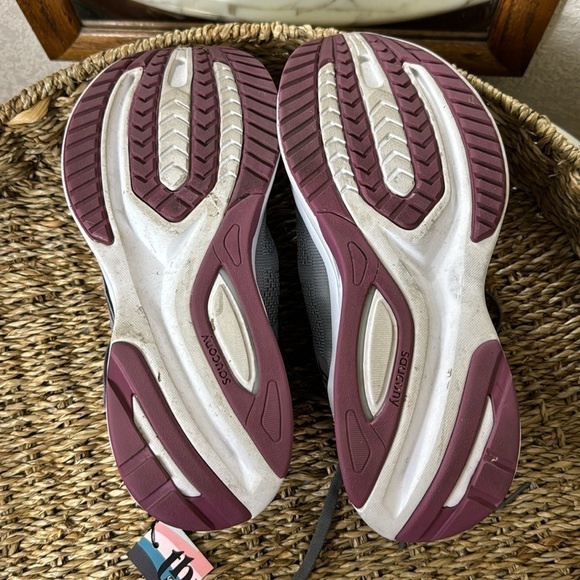 Saucony 15 running shoe ally quartz, purple & grey comfortable,lightweight,SZ 7W - Picture 7 of 8